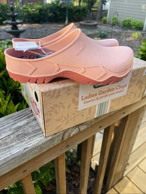 Pink Ladies Garden clogs-new